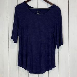 Large Apt 9 elbow sleeve t shirt